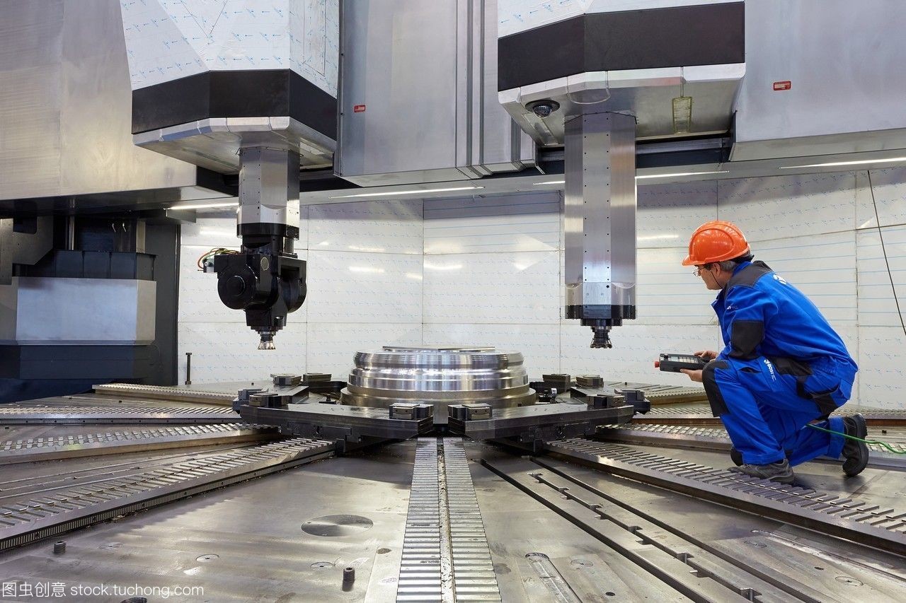 加工centercnc。立式車(chē)床采用全液壓導(dǎo)向的大尺寸鑄模結(jié)構(gòu)。這門(mén)課程是自我定心的,是自動(dòng)的嗎?=7000米設(shè)計(jì),制造和安裝機(jī)床。泊斯德機(jī)械工具公司。asteasu。gipuzkoa。巴斯克的國(guó)家。西班牙。